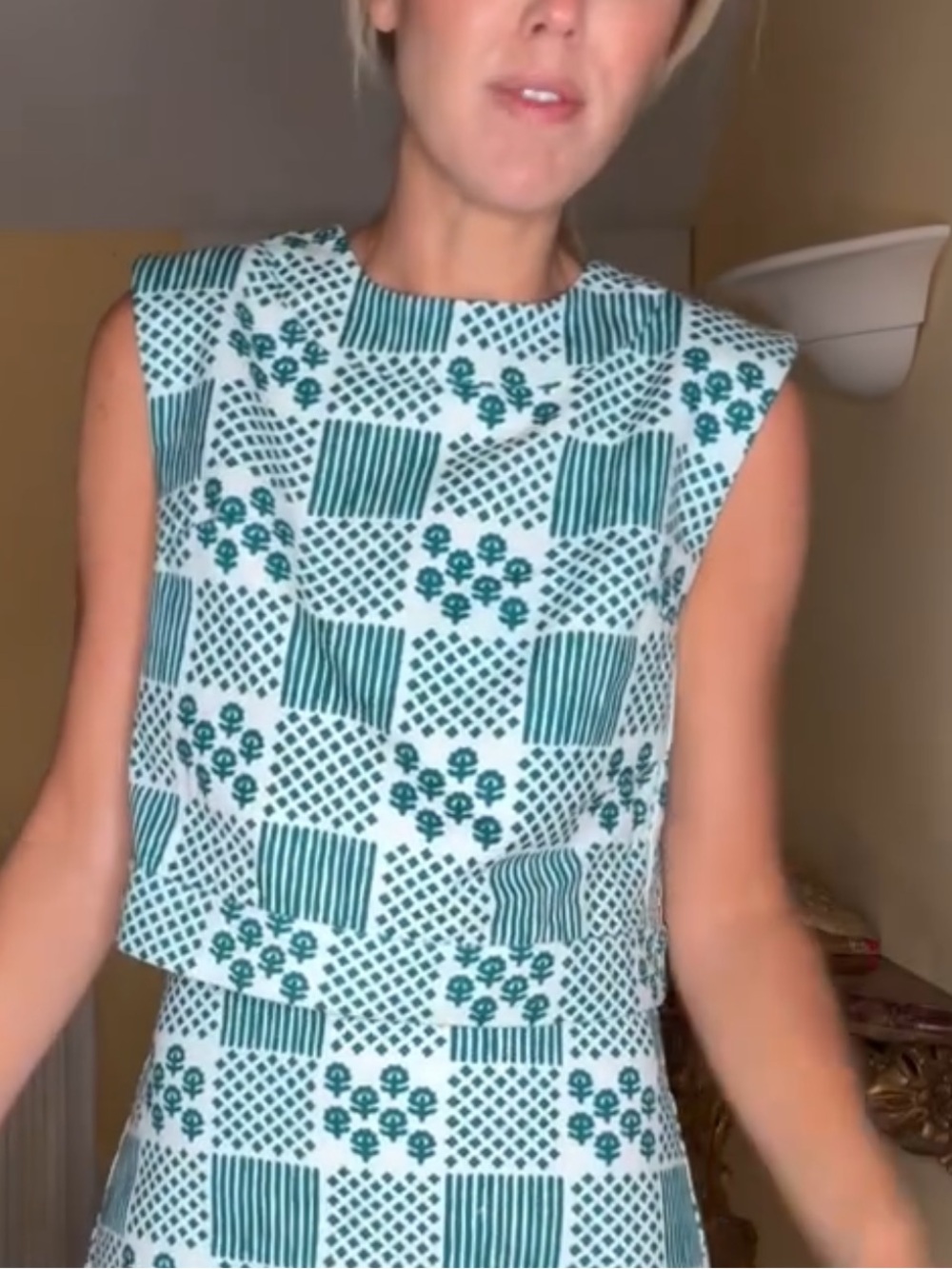 Julia Amory slim Shell Sleeveless Green Floral Shift Top